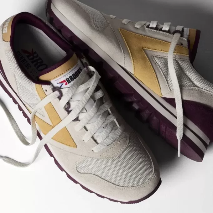 Brooks Chariot