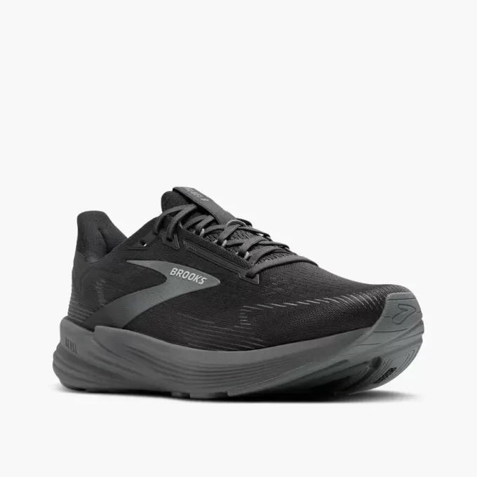 Brooks Revel 8